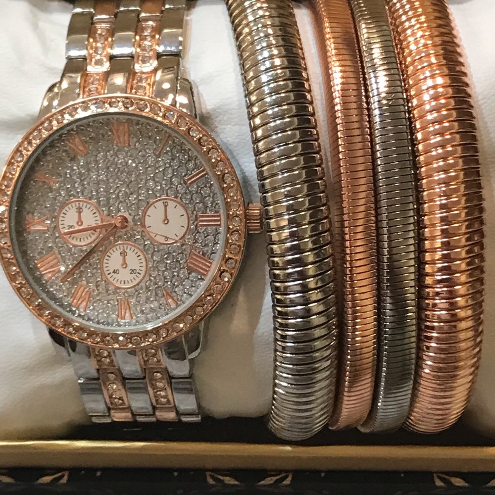 ⌚️💕*NWOT*Ladies Goldtone Watch💕⌚️
